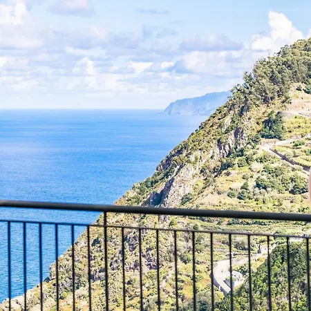 Valley By Homie * Porto Moniz