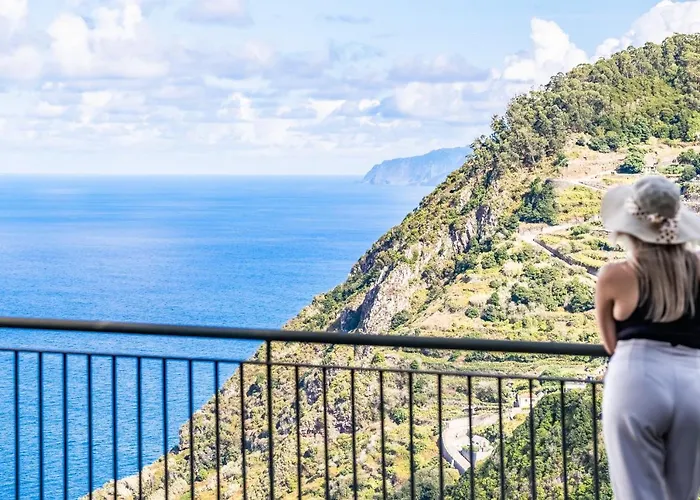 Valley By Homie * Porto Moniz